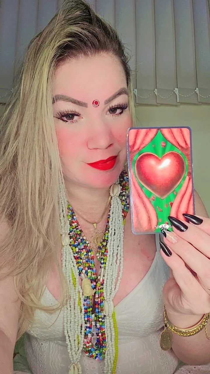 Irmã Yasmin com carta do coração